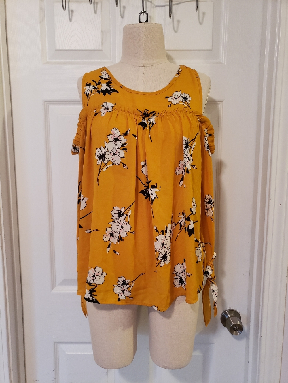 Mustard Floral Cold-Shoulder Women's Top Size Large